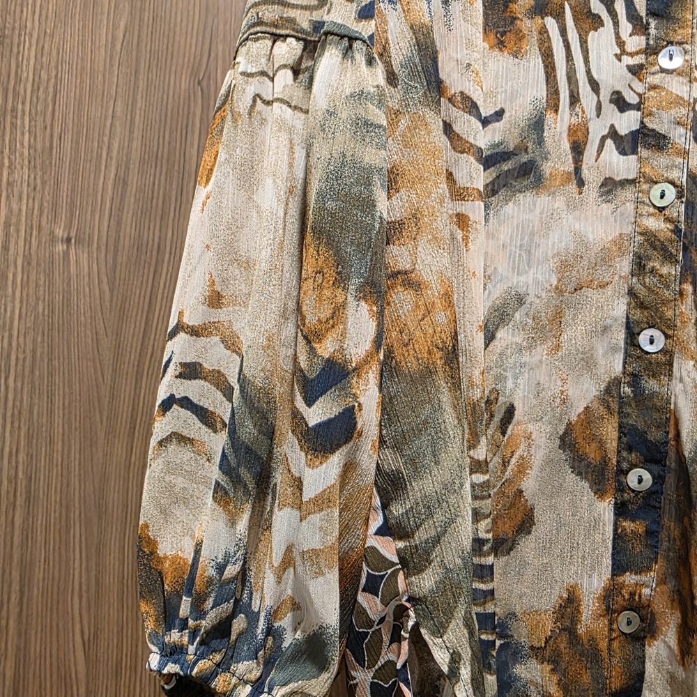 Abstract Print Button-Up Blouse - Picture 6 of 7